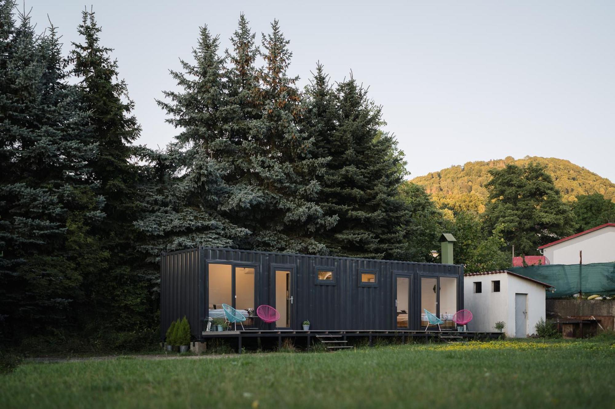 Container Apartment Decin Luaran gambar